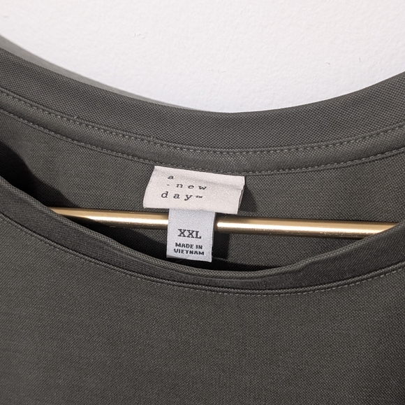 NWOT Olive Pocket T Shirt - Picture 3 of 4